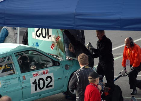 Werner Wounlund og Bjørn Larsens mesterskabschancer forsvandt sammen med olien på deres Citroën Saxo mindre end 20 minutter før afslutningen af løbet på Padborg Park.